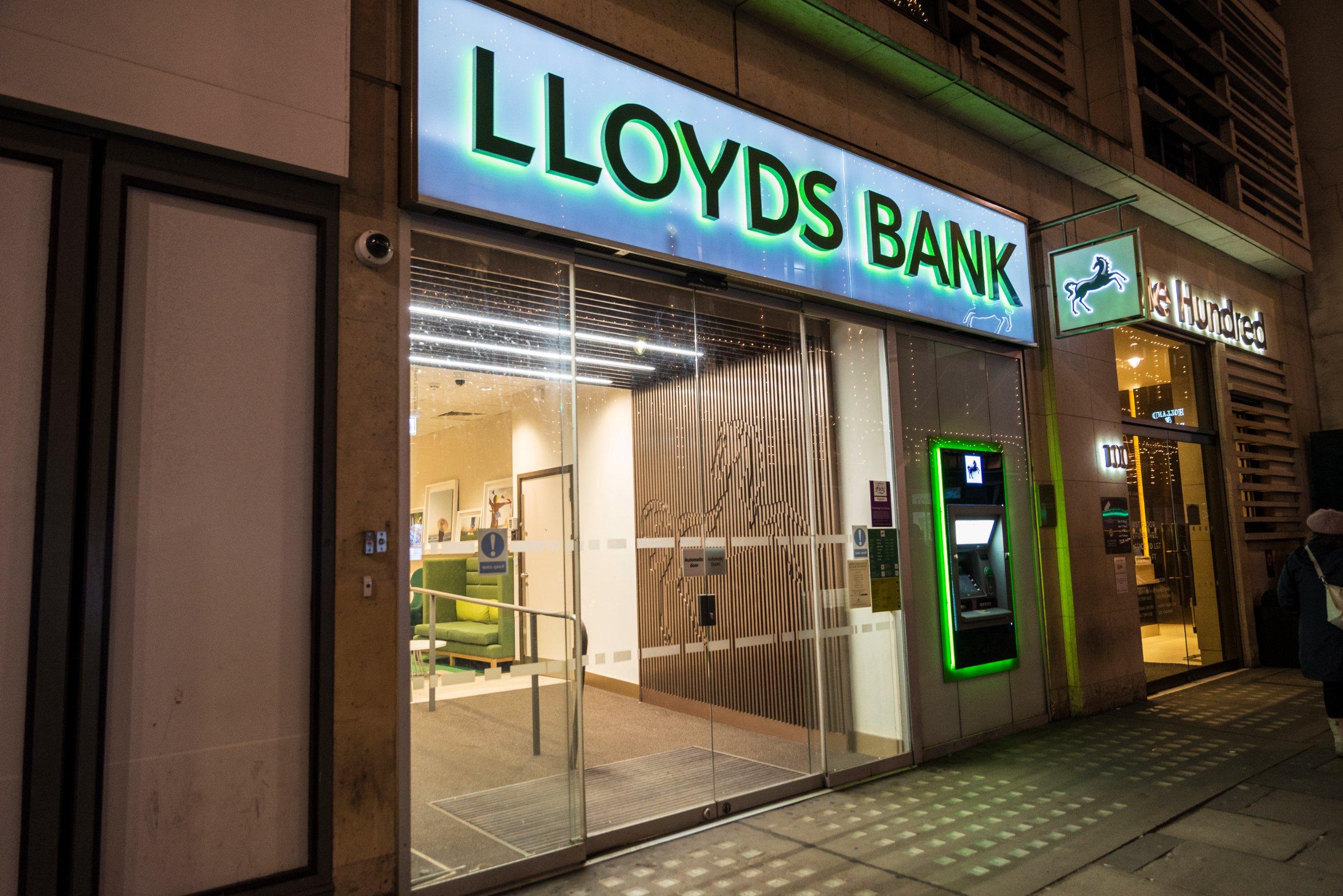 Lloyds Share Price Plummets as Investors Digest Flat Annual Profits