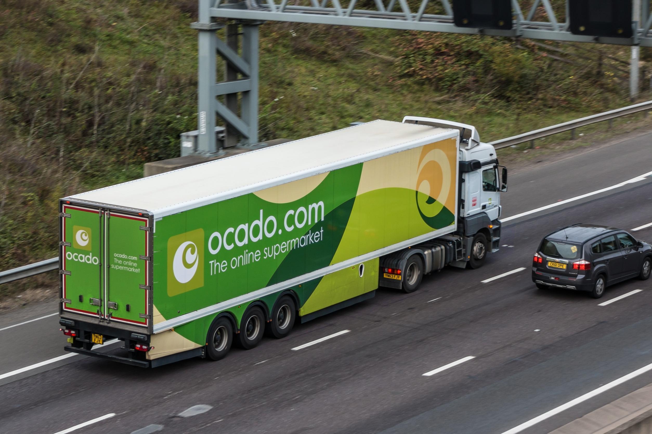 Ocado Share Price Forecast: Is a Rally to 1350p Imminent?